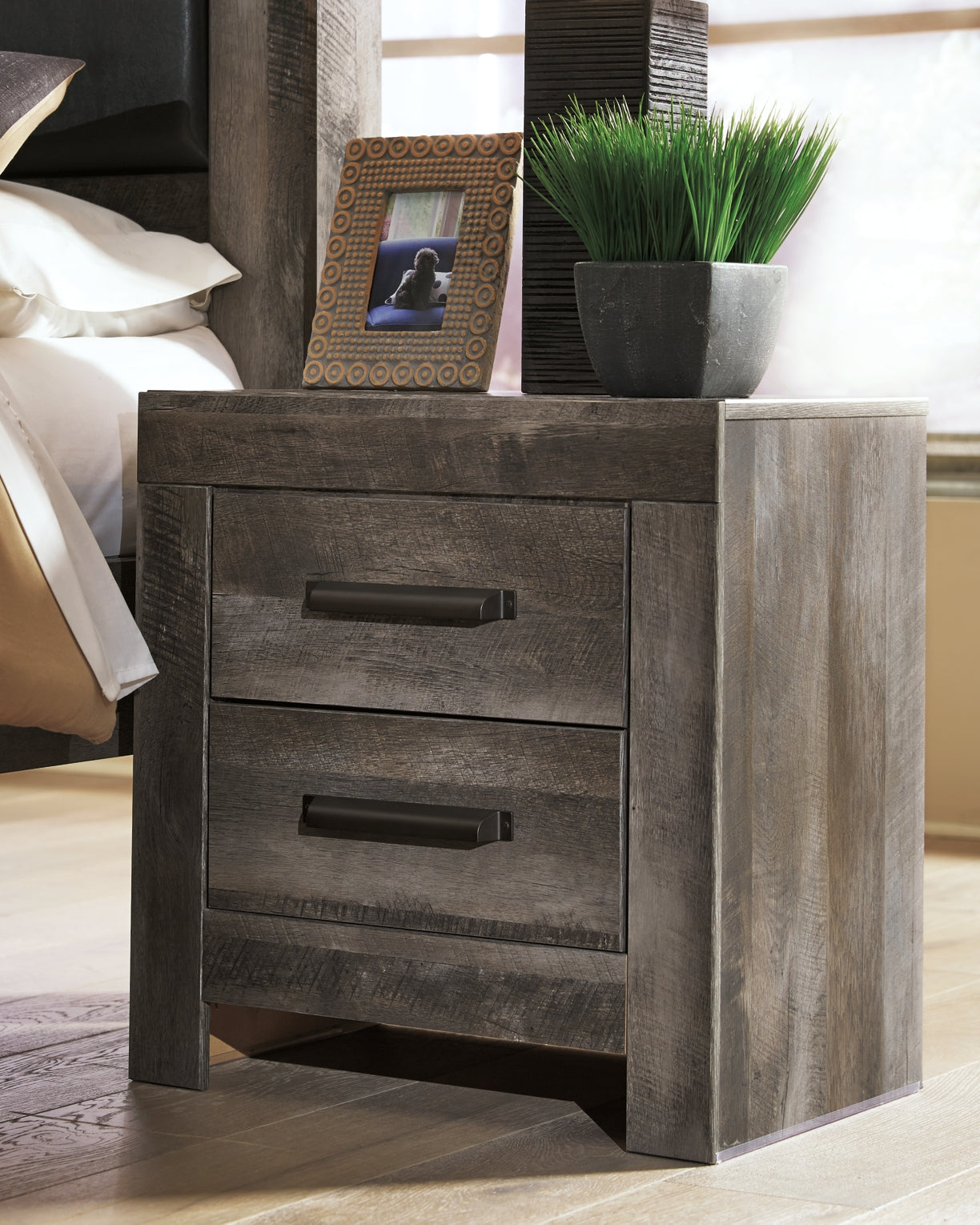 Wynnlow Two Drawer Night Stand