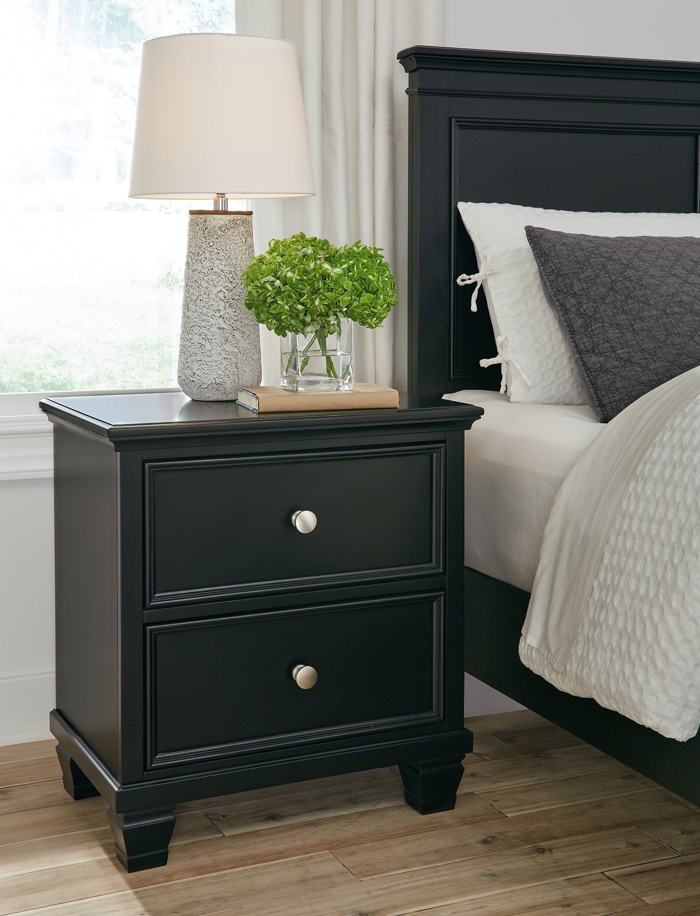 Lanolee Twin Panel Bed with Mirrored Dresser and Nightstand